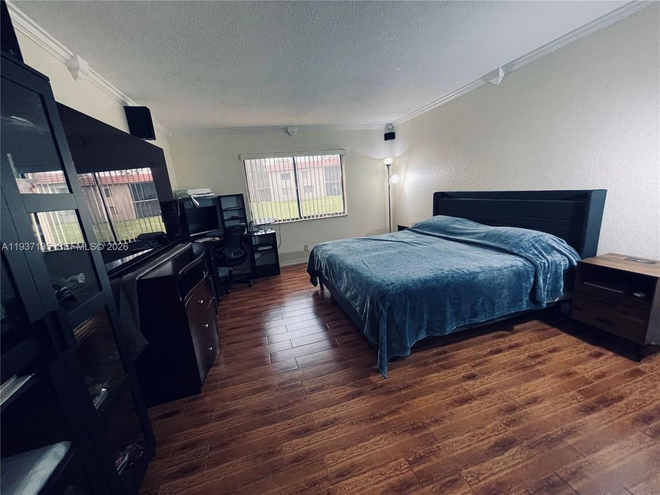 For Sale: $340,000 (2 beds, 2 baths, 1235 Square Feet)