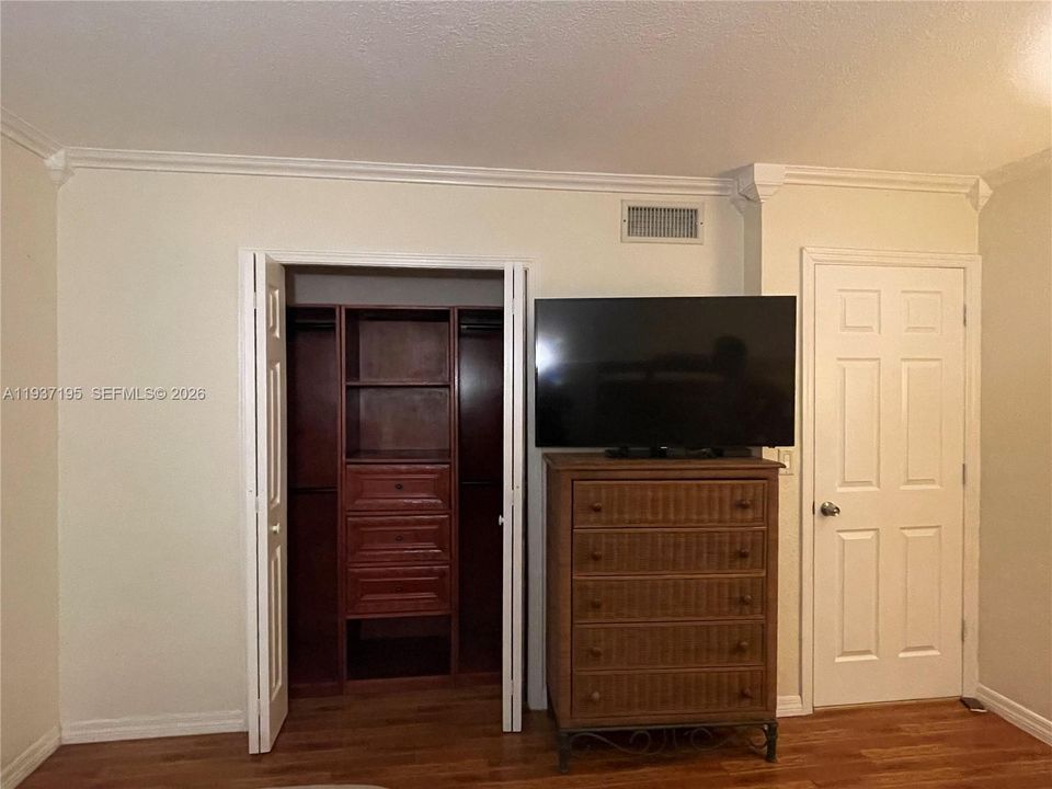 For Sale: $340,000 (2 beds, 2 baths, 1235 Square Feet)