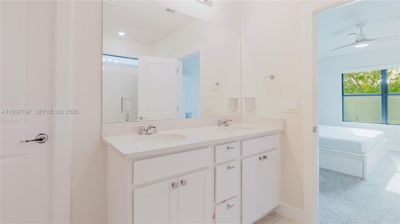 В аренду: $3,850 (4 спален, 2 ванн, 2099 Квадратных фут)