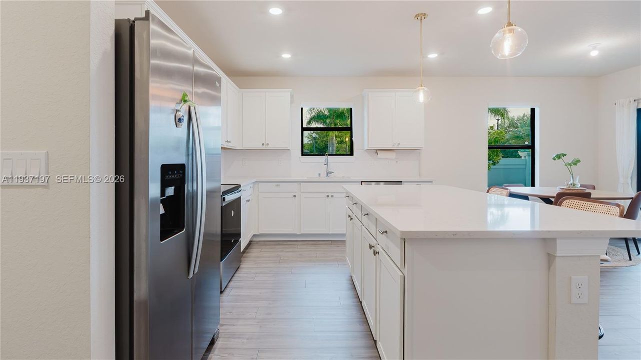 В аренду: $3,850 (4 спален, 2 ванн, 2099 Квадратных фут)