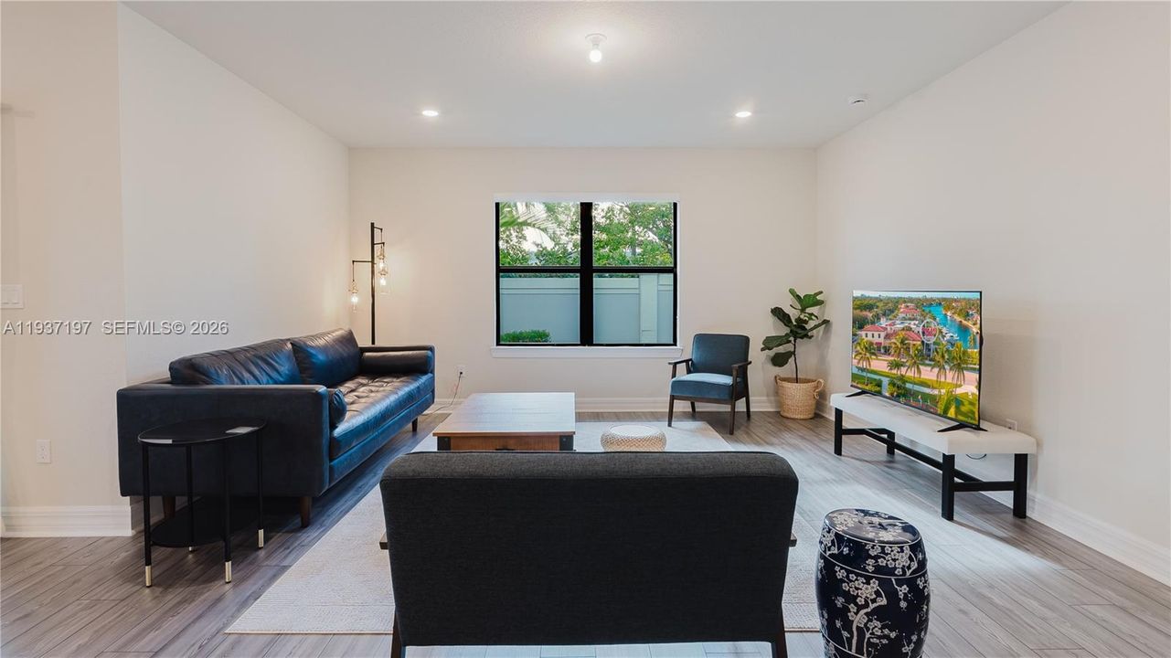 В аренду: $3,850 (4 спален, 2 ванн, 2099 Квадратных фут)