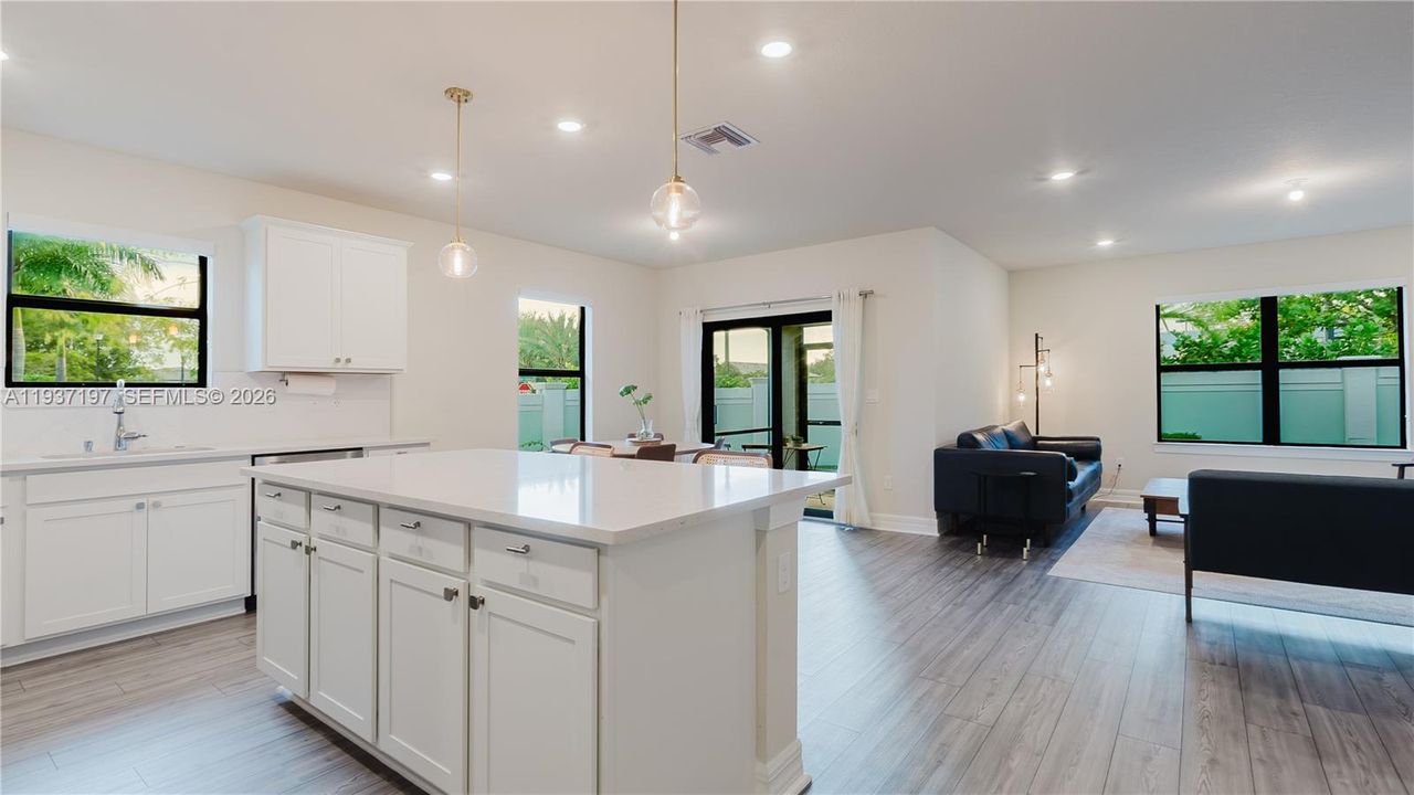 В аренду: $3,850 (4 спален, 2 ванн, 2099 Квадратных фут)