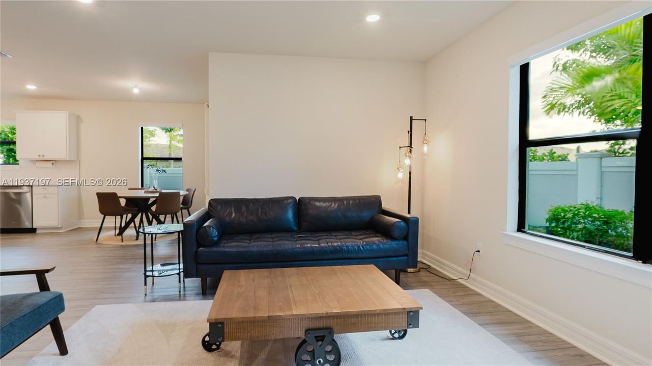 В аренду: $3,850 (4 спален, 2 ванн, 2099 Квадратных фут)