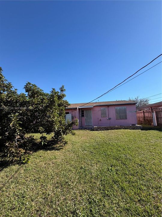 待售: $460,000 (3 贝兹, 1 浴室, 1165 平方英尺)