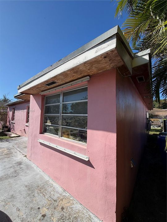 待售: $460,000 (3 贝兹, 1 浴室, 1165 平方英尺)