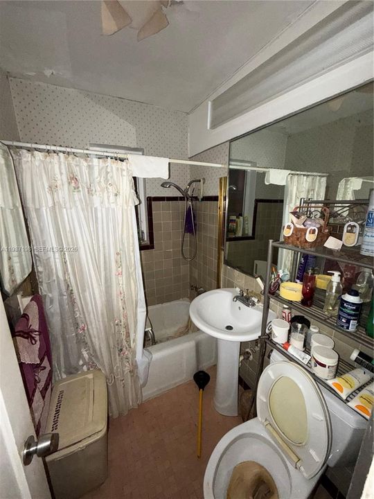 待售: $460,000 (3 贝兹, 1 浴室, 1165 平方英尺)