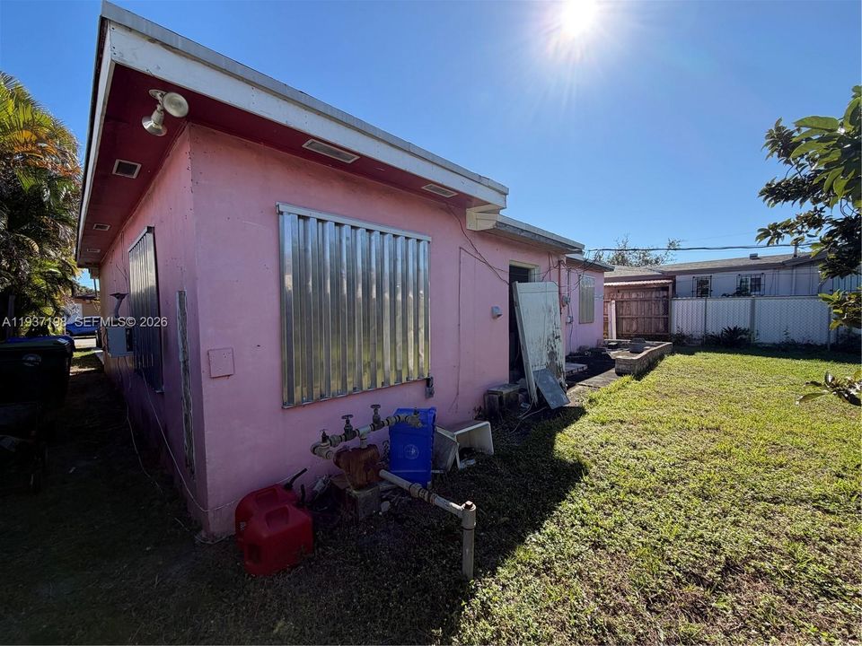 待售: $460,000 (3 贝兹, 1 浴室, 1165 平方英尺)