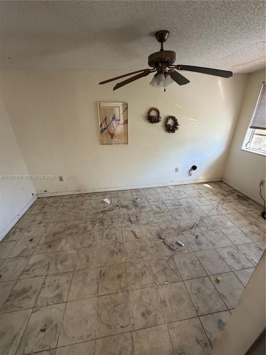 待售: $460,000 (3 贝兹, 1 浴室, 1165 平方英尺)