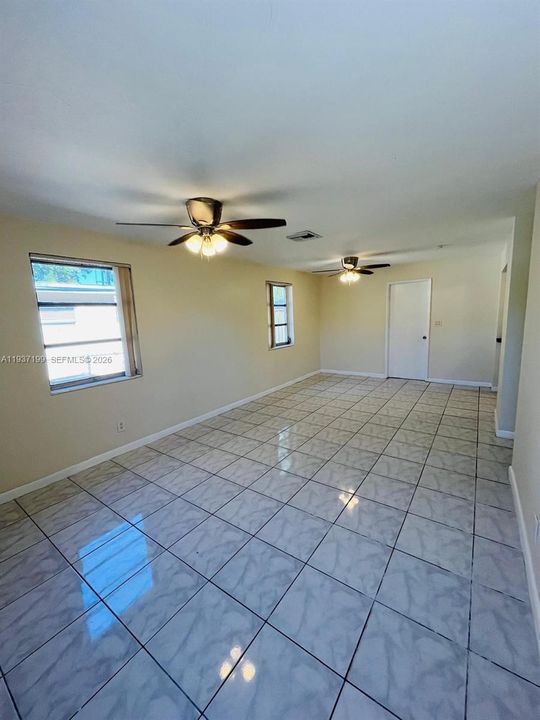 В аренду: $2,750 (3 спален, 2 ванн, 1008 Квадратных фут)