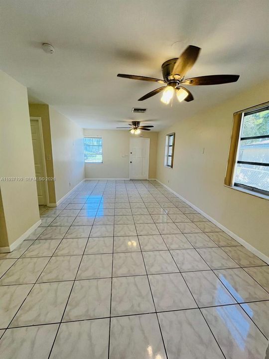 В аренду: $2,750 (3 спален, 2 ванн, 1008 Квадратных фут)