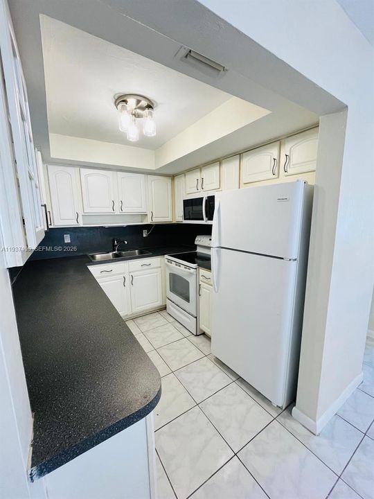 В аренду: $2,750 (3 спален, 2 ванн, 1008 Квадратных фут)