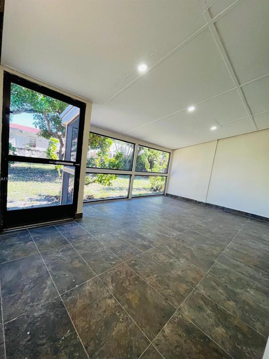 В аренду: $2,750 (3 спален, 2 ванн, 1008 Квадратных фут)