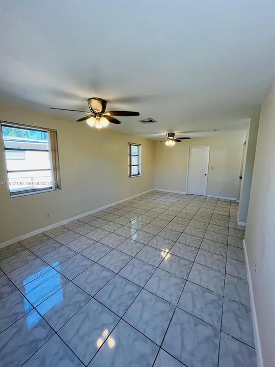 В аренду: $2,750 (3 спален, 2 ванн, 1008 Квадратных фут)