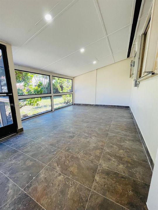 В аренду: $2,750 (3 спален, 2 ванн, 1008 Квадратных фут)