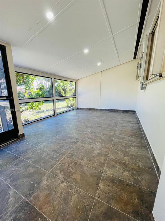 В аренду: $2,750 (3 спален, 2 ванн, 1008 Квадратных фут)