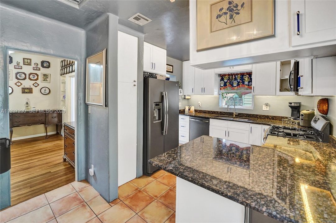 待售: $615,000 (2 贝兹, 2 浴室, 1419 平方英尺)