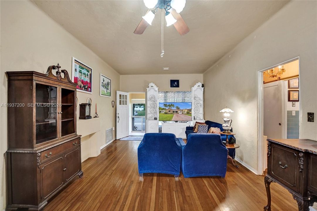 待售: $615,000 (2 贝兹, 2 浴室, 1419 平方英尺)