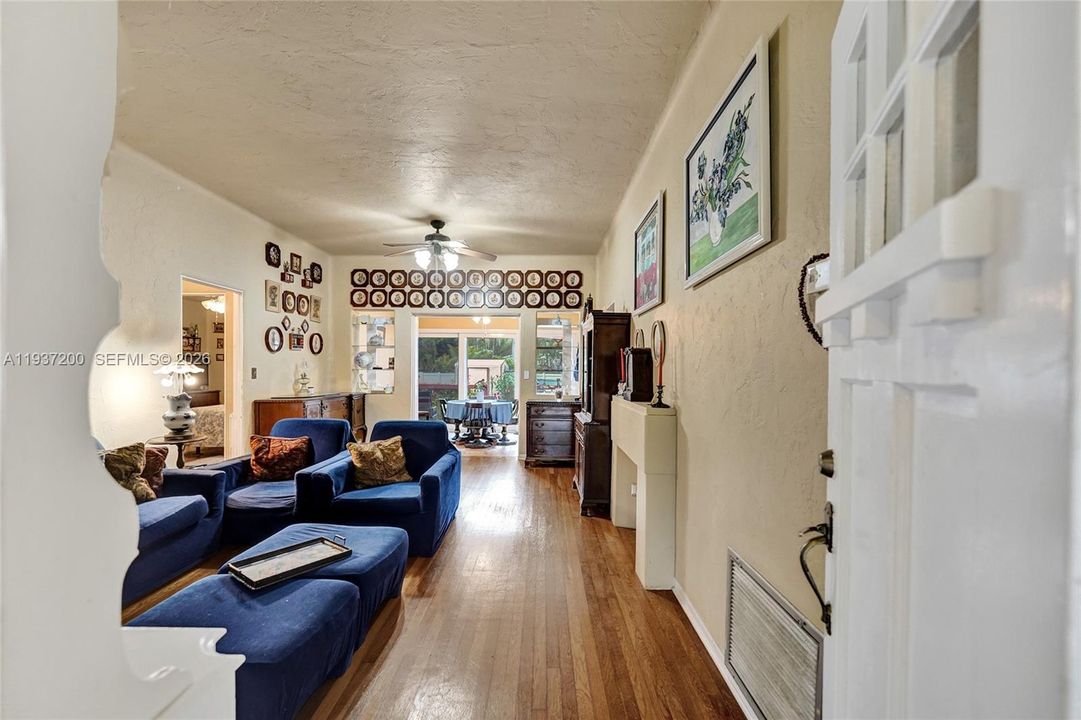 待售: $615,000 (2 贝兹, 2 浴室, 1419 平方英尺)