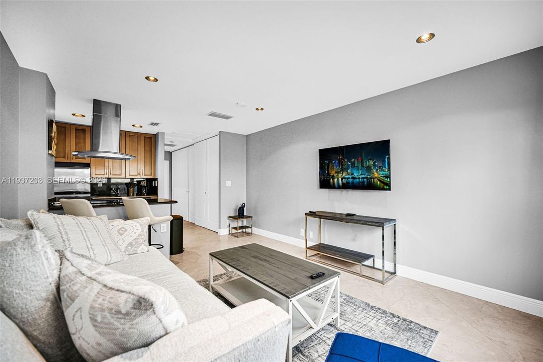 En Venta: $229,500 (0 camas, 1 baños, 340 Pies cuadrados)