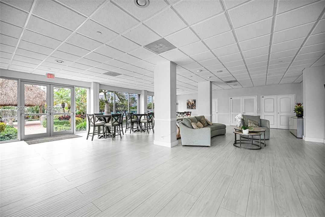 En Venta: $229,500 (0 camas, 1 baños, 340 Pies cuadrados)