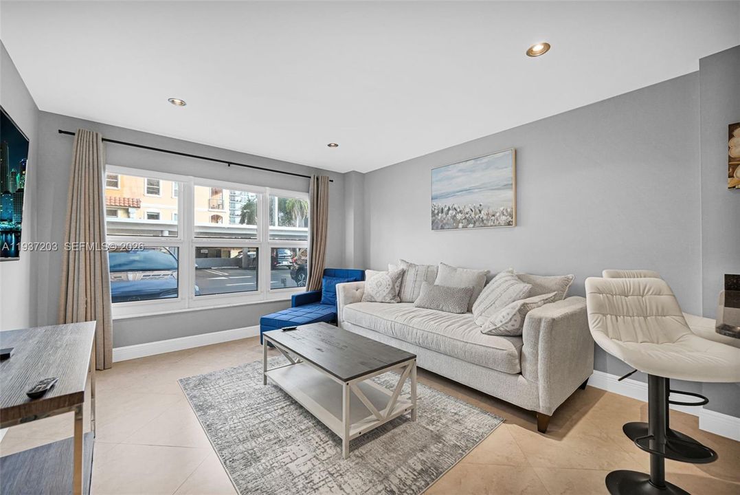 En Venta: $229,500 (0 camas, 1 baños, 340 Pies cuadrados)