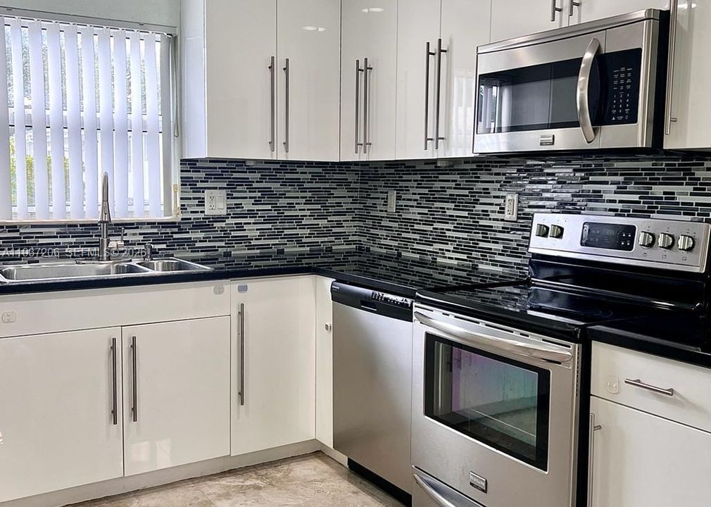 待售: $950,000 (0 贝兹, 0 浴室, 0 平方英尺)