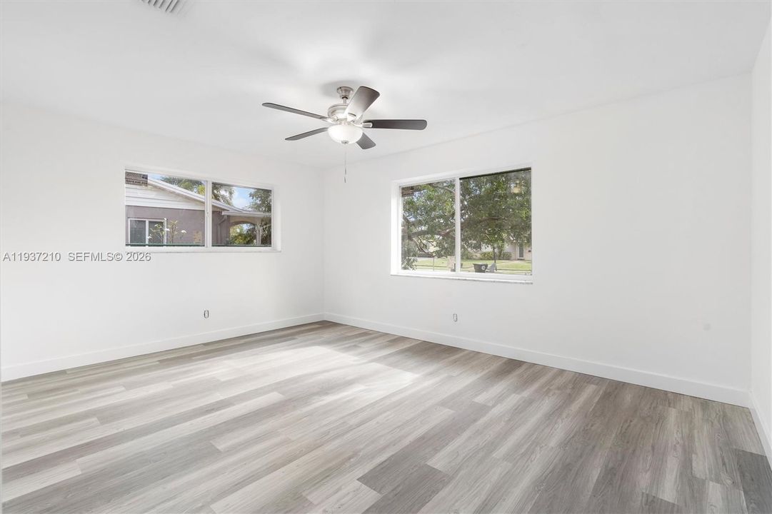 En Venta: $559,990 (3 camas, 2 baños, 1387 Pies cuadrados)