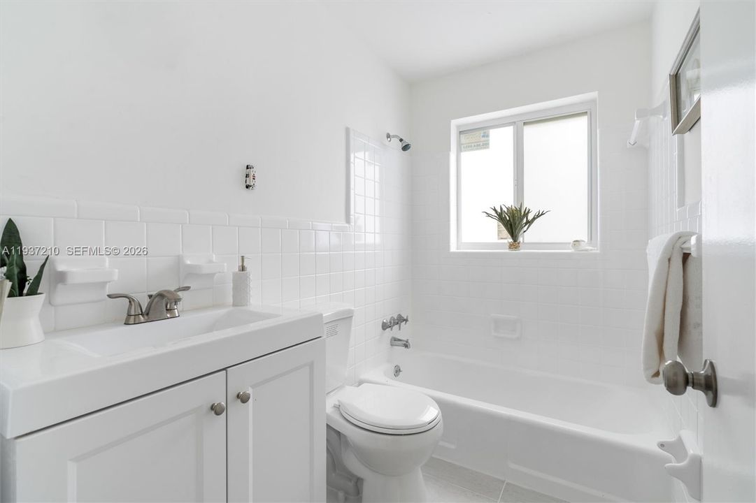 En Venta: $559,990 (3 camas, 2 baños, 1387 Pies cuadrados)