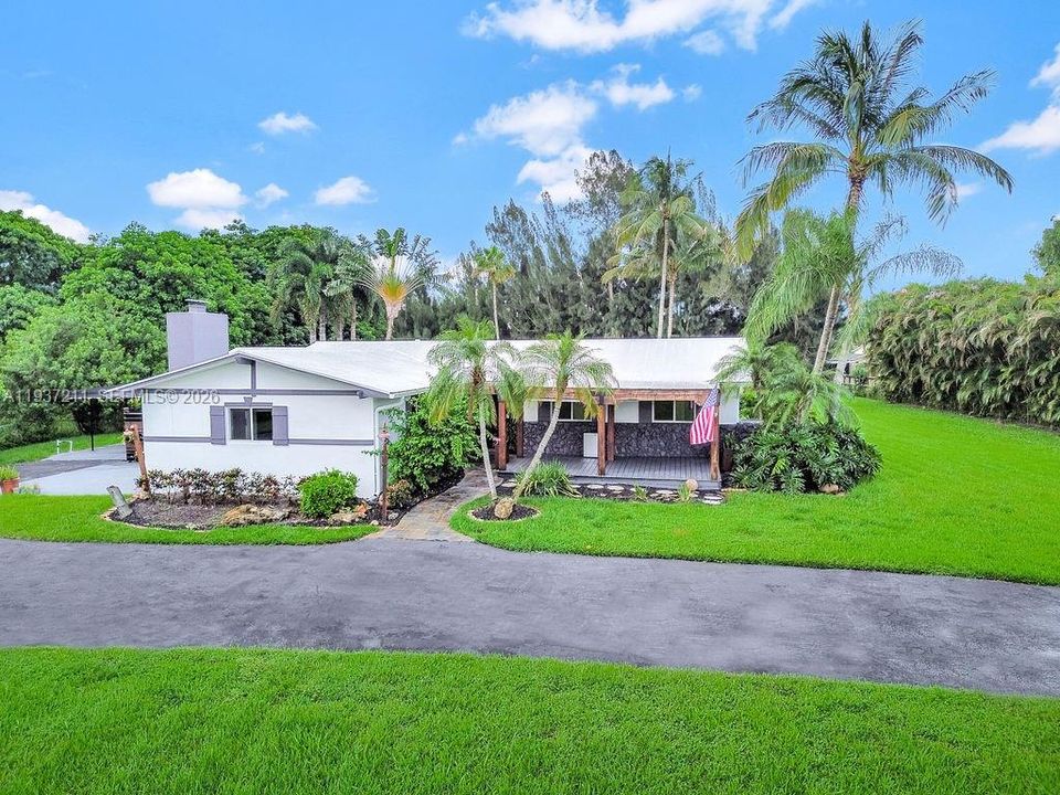 En Venta: $2,199,000 (4 camas, 3 baños, 2238 Pies cuadrados)