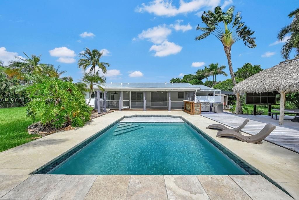 En Venta: $2,199,000 (4 camas, 3 baños, 2238 Pies cuadrados)