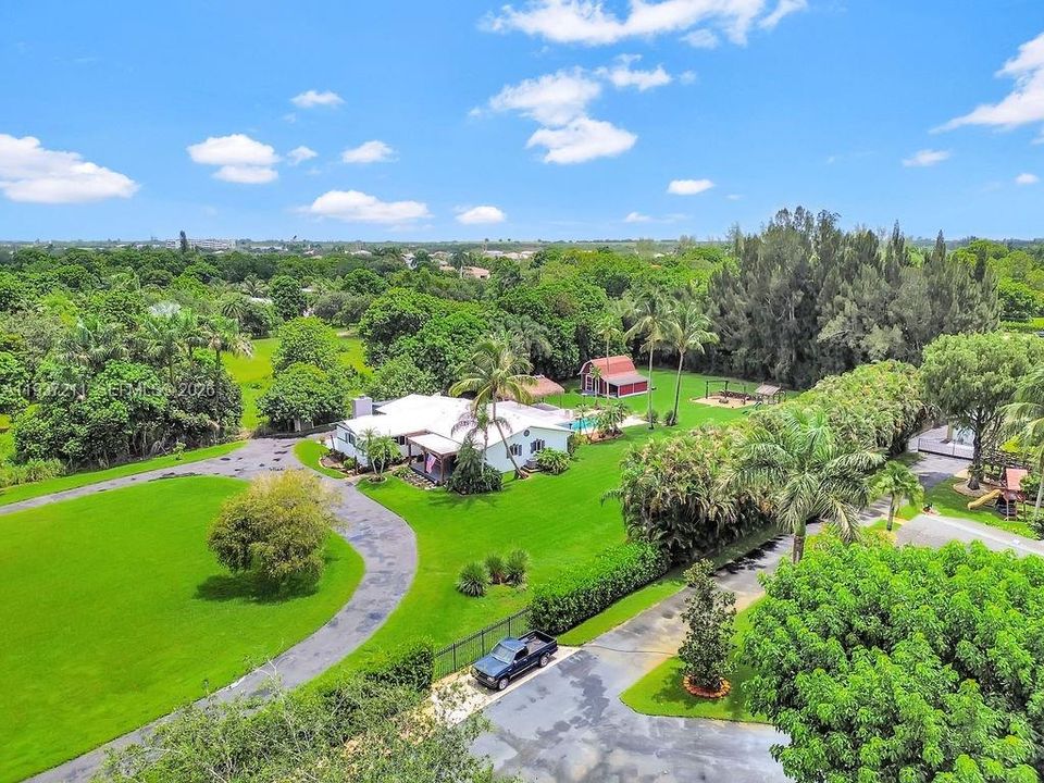 En Venta: $2,199,000 (4 camas, 3 baños, 2238 Pies cuadrados)