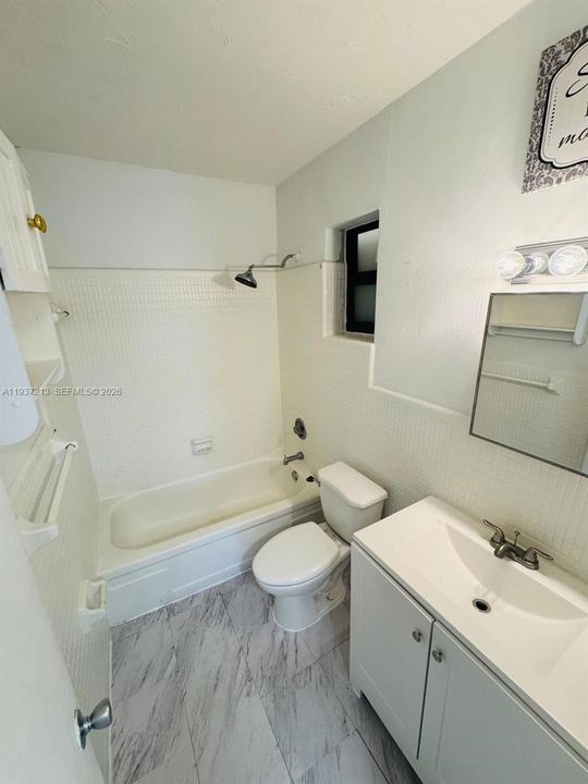 出租: $1,850 (1 贝兹, 1 浴室, 8106 平方英尺)