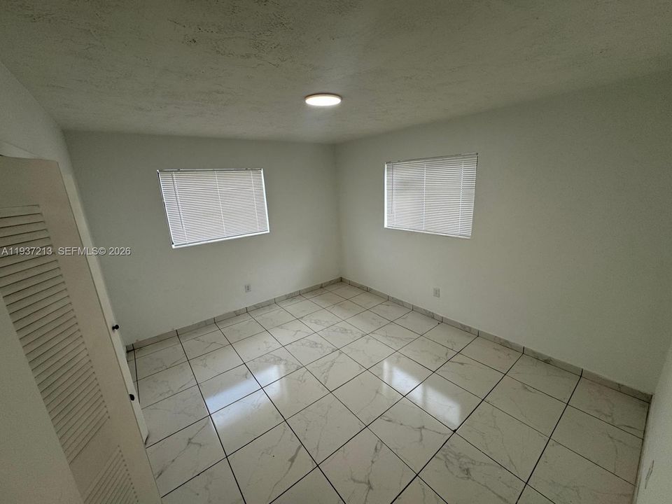 出租: $1,850 (1 贝兹, 1 浴室, 8106 平方英尺)