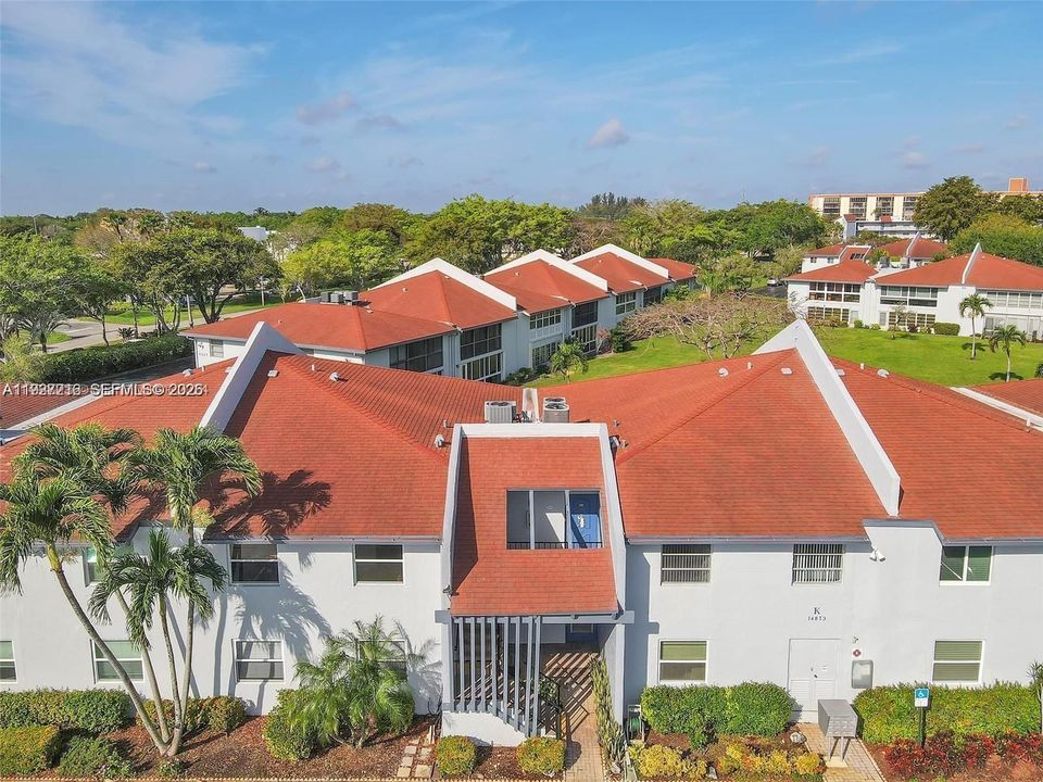 待售: $180,000 (2 贝兹, 2 浴室, 1044 平方英尺)