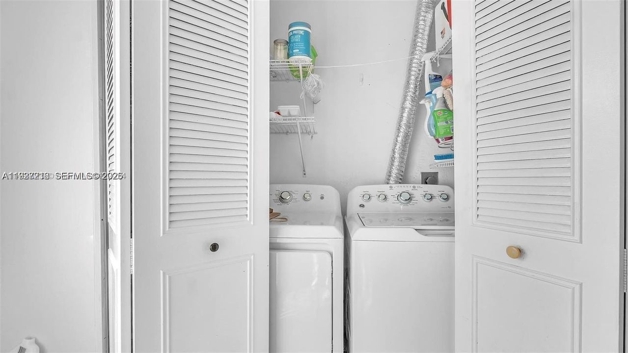 待售: $180,000 (2 贝兹, 2 浴室, 1044 平方英尺)