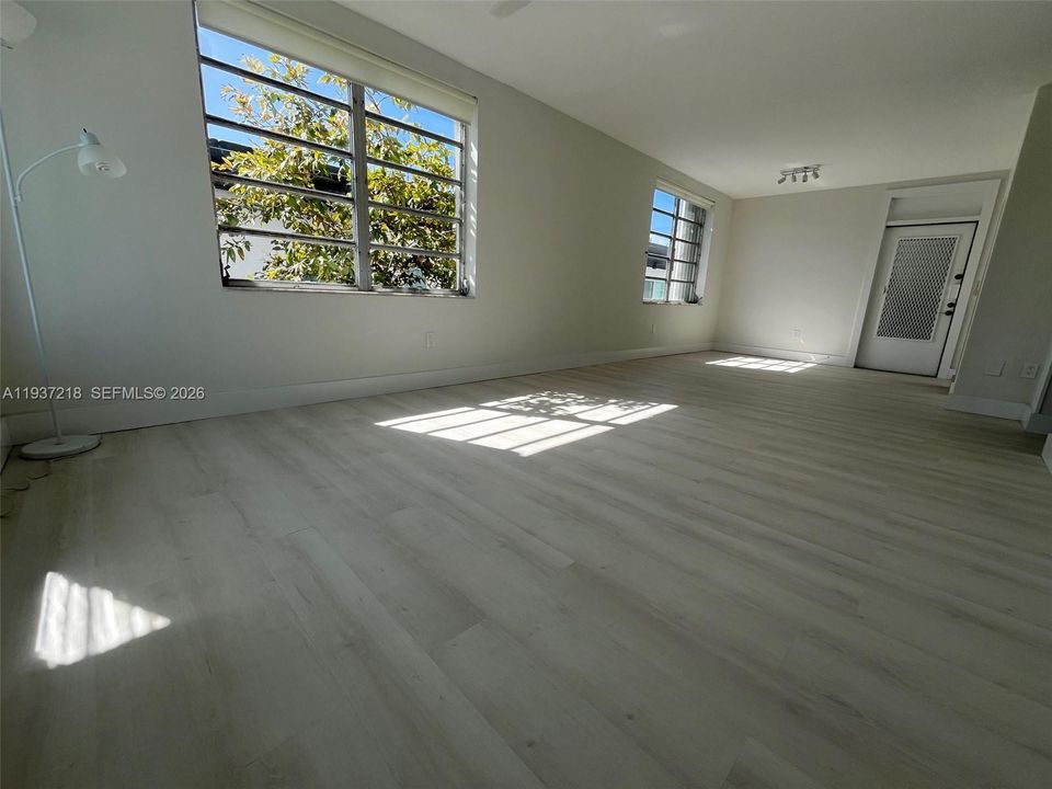 На продажу: $255,000 (1 спален, 1 ванн, 720 Квадратных фут)