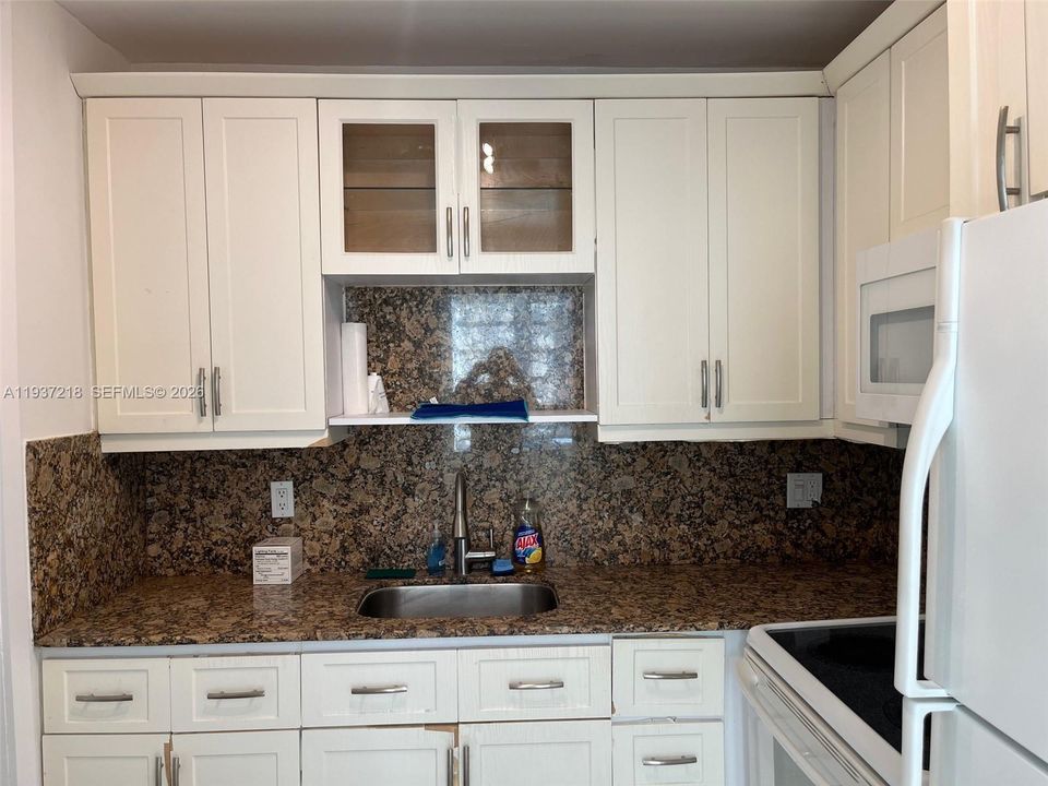 На продажу: $255,000 (1 спален, 1 ванн, 720 Квадратных фут)