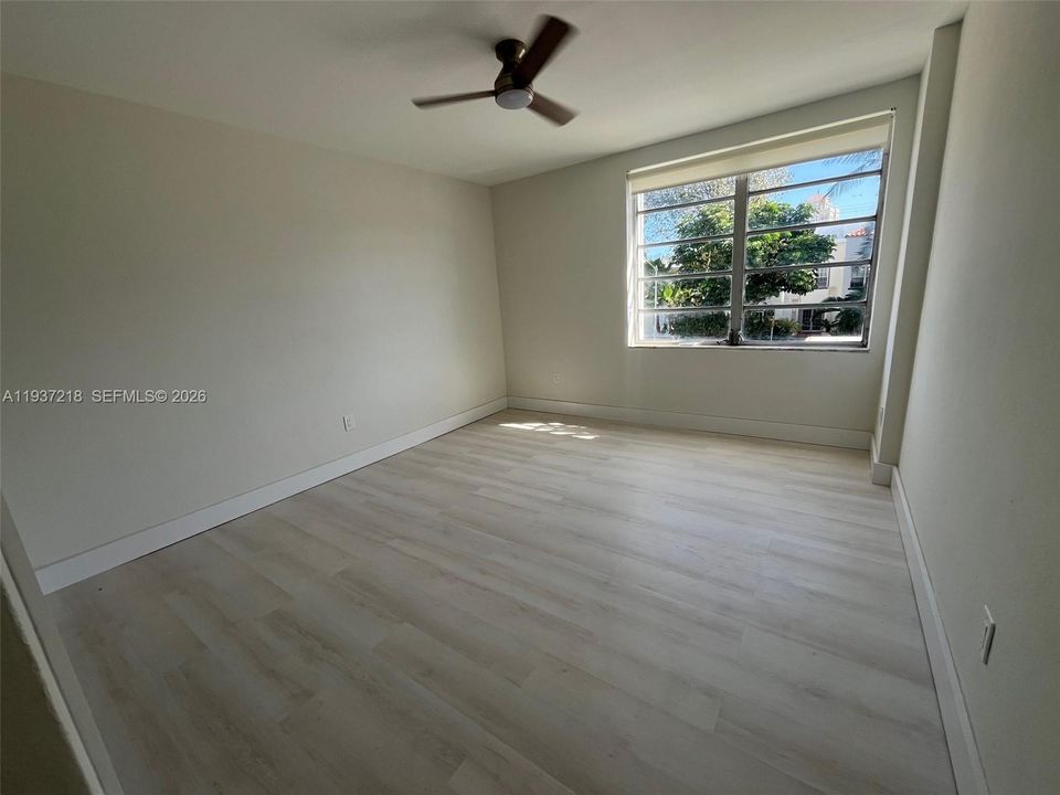 На продажу: $255,000 (1 спален, 1 ванн, 720 Квадратных фут)