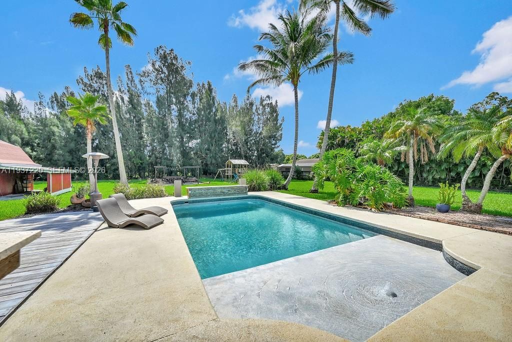 En Renta: $9,500 (4 camas, 3 baños, 2731 Pies cuadrados)