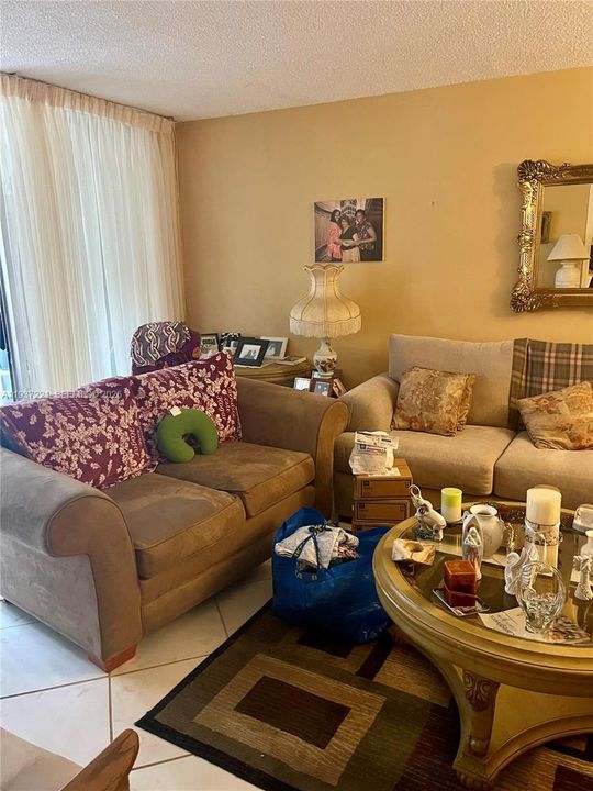 На продажу: $125,000 (2 спален, 2 ванн, 1025 Квадратных фут)