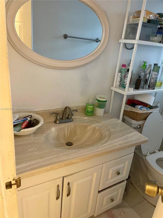 На продажу: $125,000 (2 спален, 2 ванн, 1025 Квадратных фут)