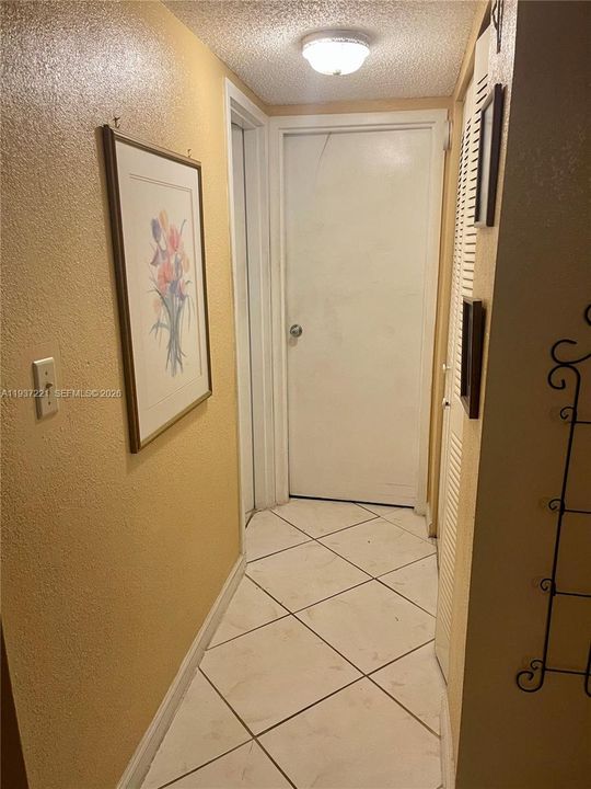 На продажу: $125,000 (2 спален, 2 ванн, 1025 Квадратных фут)