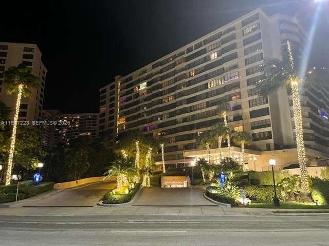 For Sale: $248,000 (1 beds, 1 baths, 828 Square Feet)