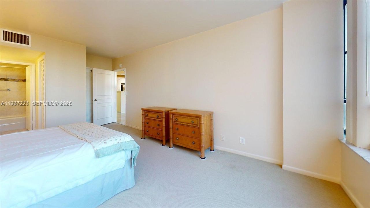 For Sale: $248,000 (1 beds, 1 baths, 828 Square Feet)