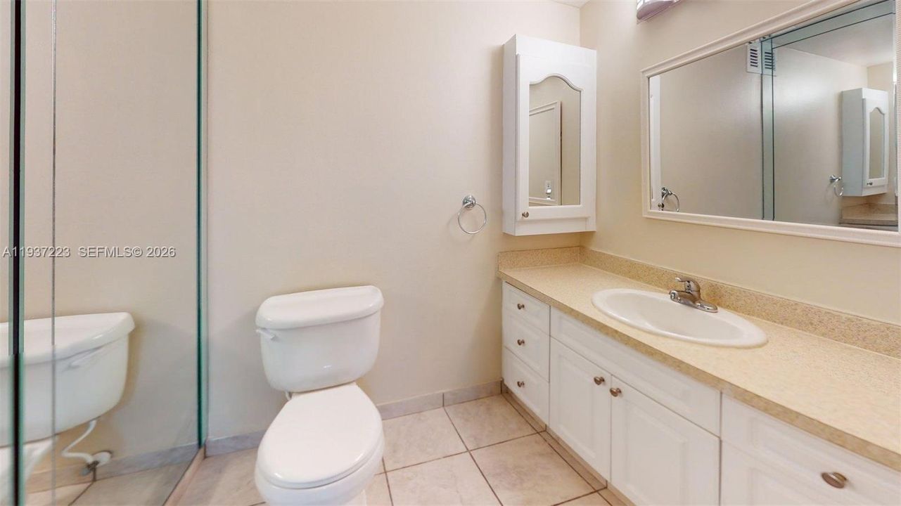 For Sale: $248,000 (1 beds, 1 baths, 828 Square Feet)