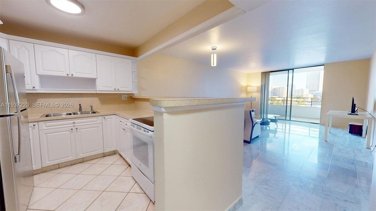 For Sale: $248,000 (1 beds, 1 baths, 828 Square Feet)