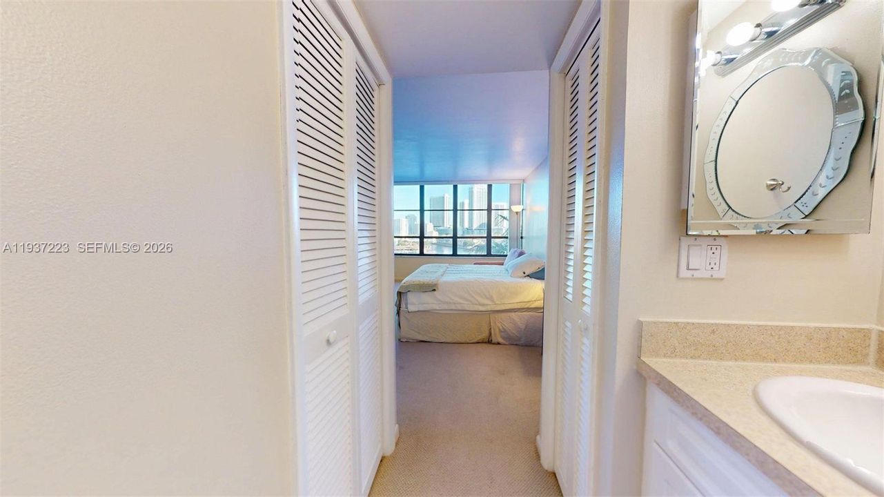 For Sale: $248,000 (1 beds, 1 baths, 828 Square Feet)