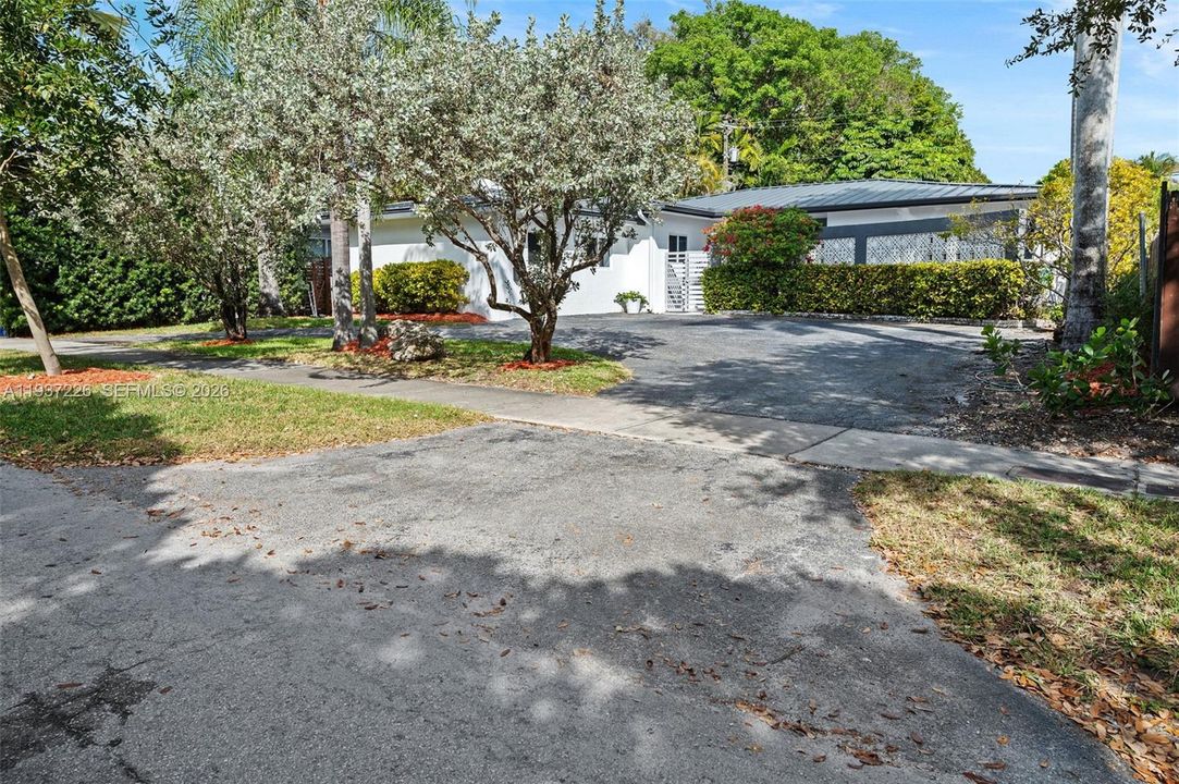 En Venta: $2,595,000 (4 camas, 3 baños, 2749 Pies cuadrados)