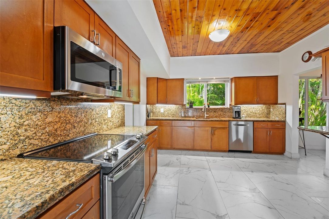 En Venta: $2,595,000 (4 camas, 3 baños, 2749 Pies cuadrados)