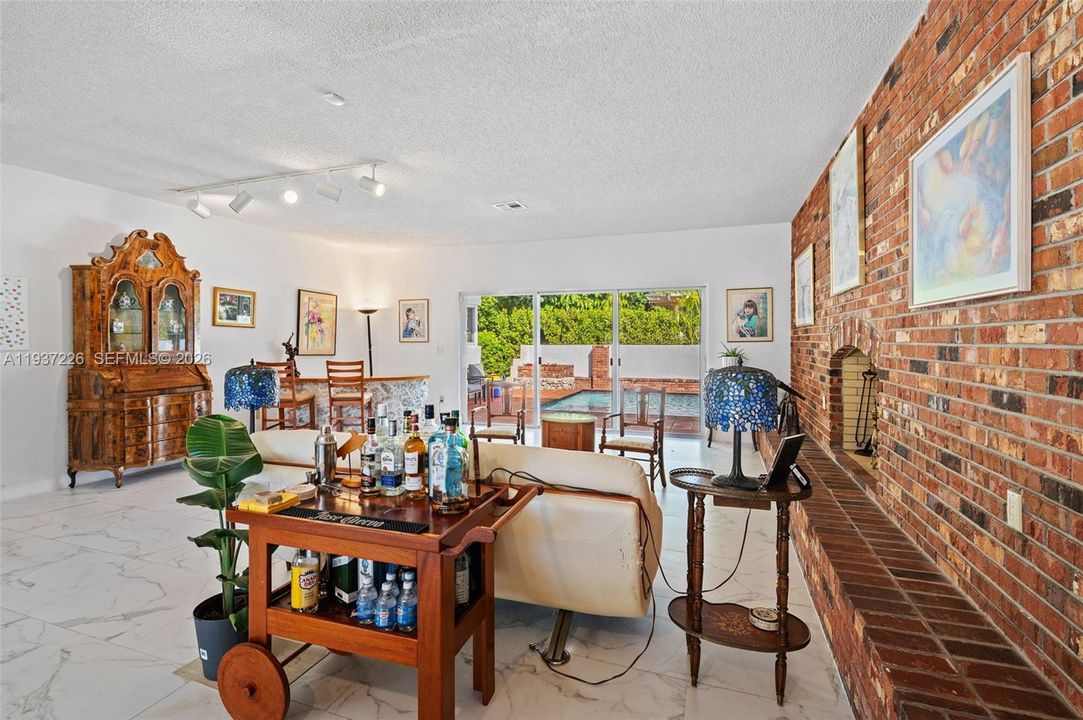 En Venta: $2,595,000 (4 camas, 3 baños, 2749 Pies cuadrados)